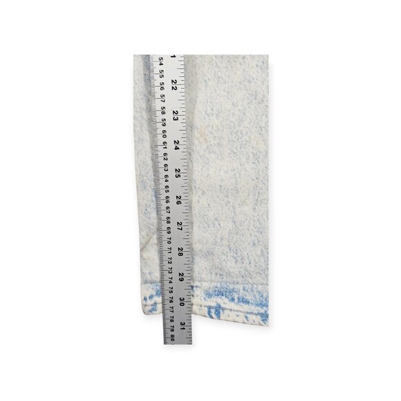 Vintage Levi's W26 L30 Acid Wash Jeans - High Rise 501s (Estimated) - Picture 4 of 11